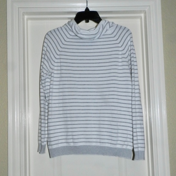 Hooded Pullover Sweatshirt Sweater - Picture 5 of 7